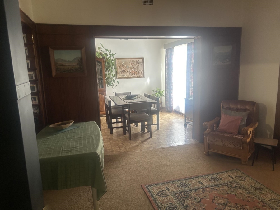 5 Bedroom Property for Sale in Viljoenskroon Free State